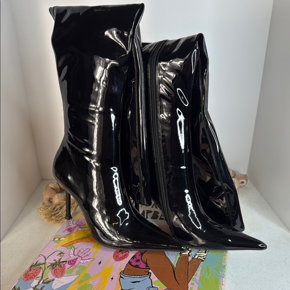 Jeffrey Campbell
Pushover/Over The Knee Black Patent Boots Sz 8.5 - Picture 10 of 10